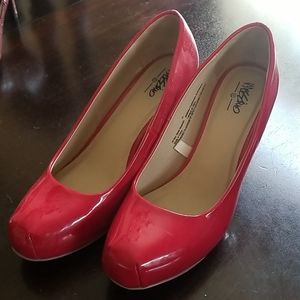 Mossimo red pumps